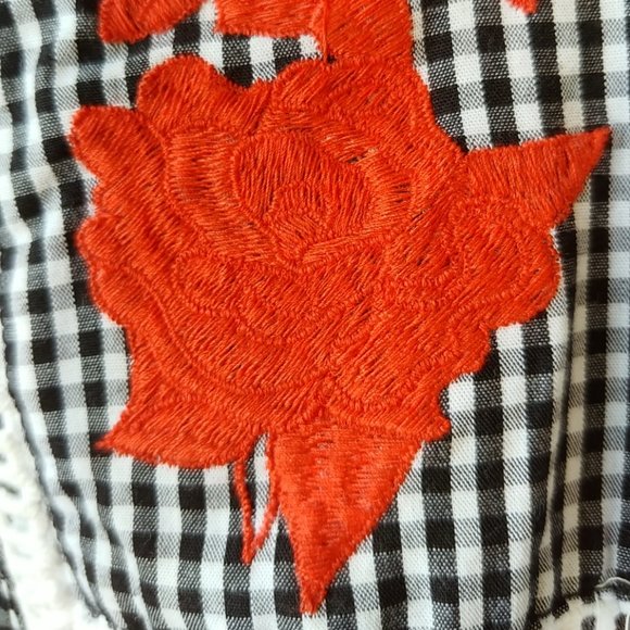 Studio West Black & White Gingham Top w/Red Roses - Picture 5 of 11